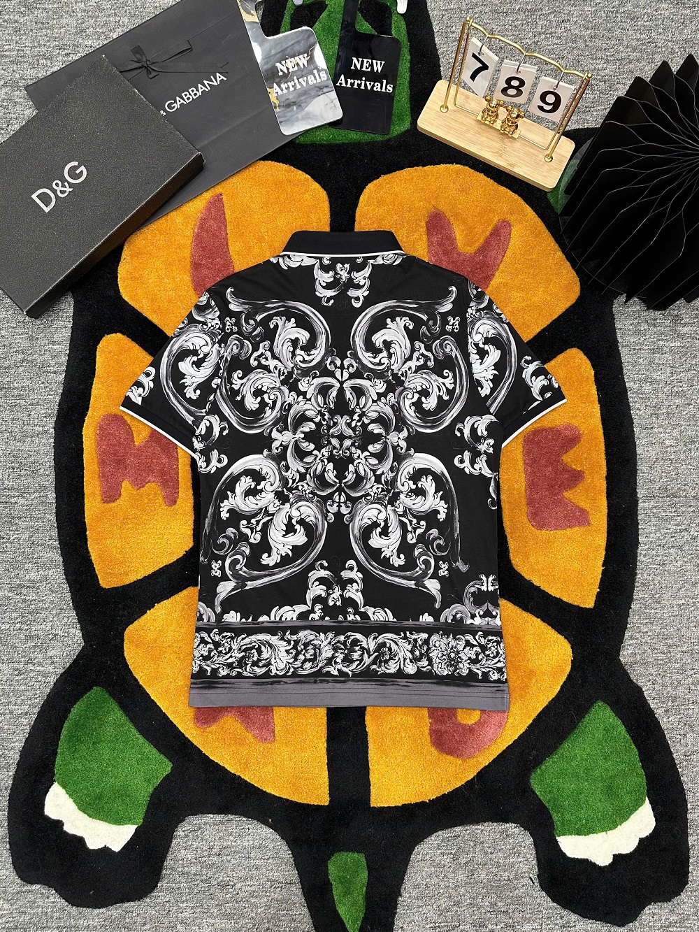 Áo polo Versace VS Đen họa tiết hoa văn Trắng full Like Auth 1-1 on web MK